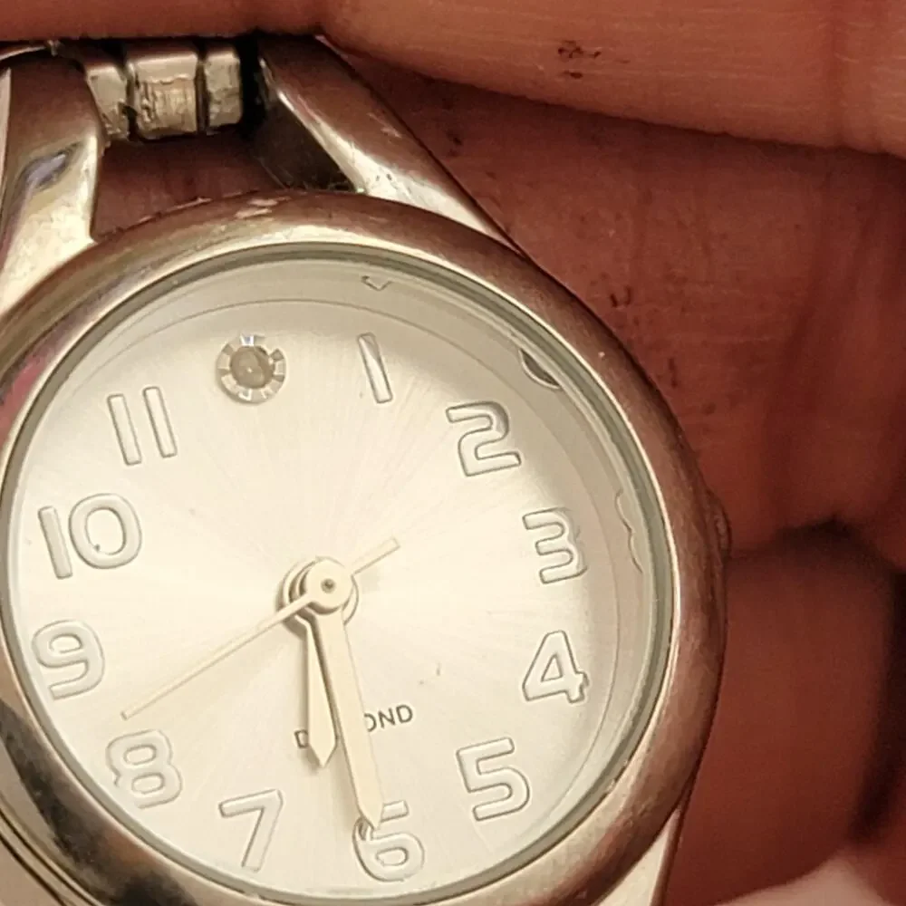 Womens Watch Silver Dial Silver Case Bracelet Clasp Quartz Diamond Accent